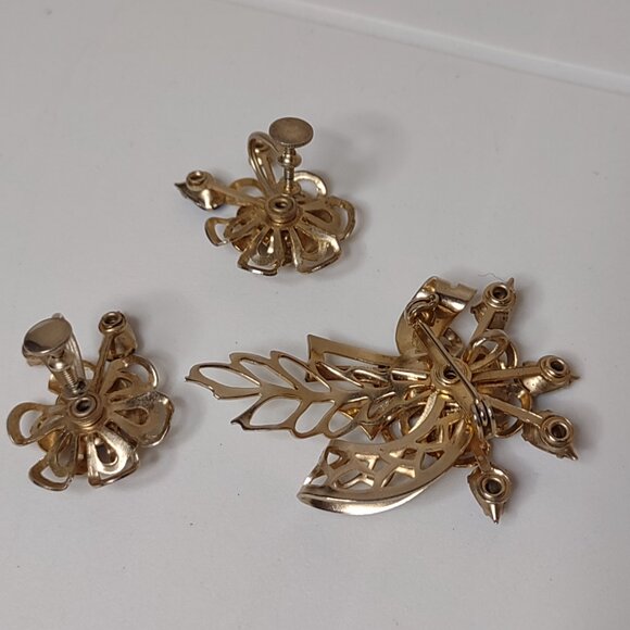 Vintage Blue Rhinestone Flower Brooch And Screw Back Earring Set - Picture 7 of 15